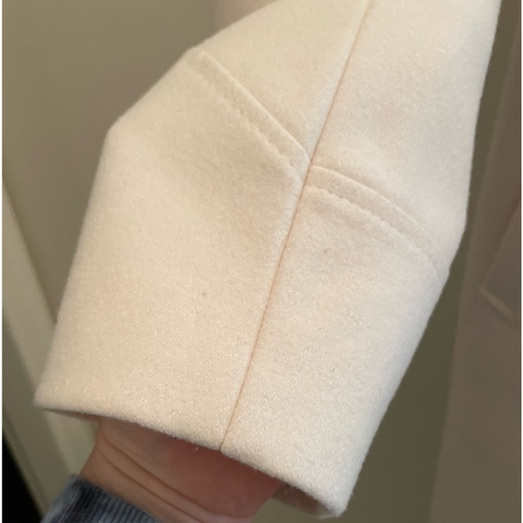 BNWT Size 8 DKNY coat. Never worn.Has been kept in a protective bag. - Picture 2 of 8